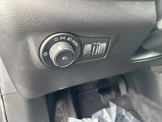 Used 2023 Jeep Compass Limited AWD/4WD image 16