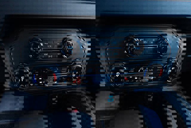 Certified 2025 Ford Bronco Badlands image 19