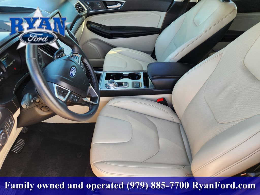 Certified 2022 Ford Edge Titanium w/ Equipment Group 301A AWD/4WD image 9