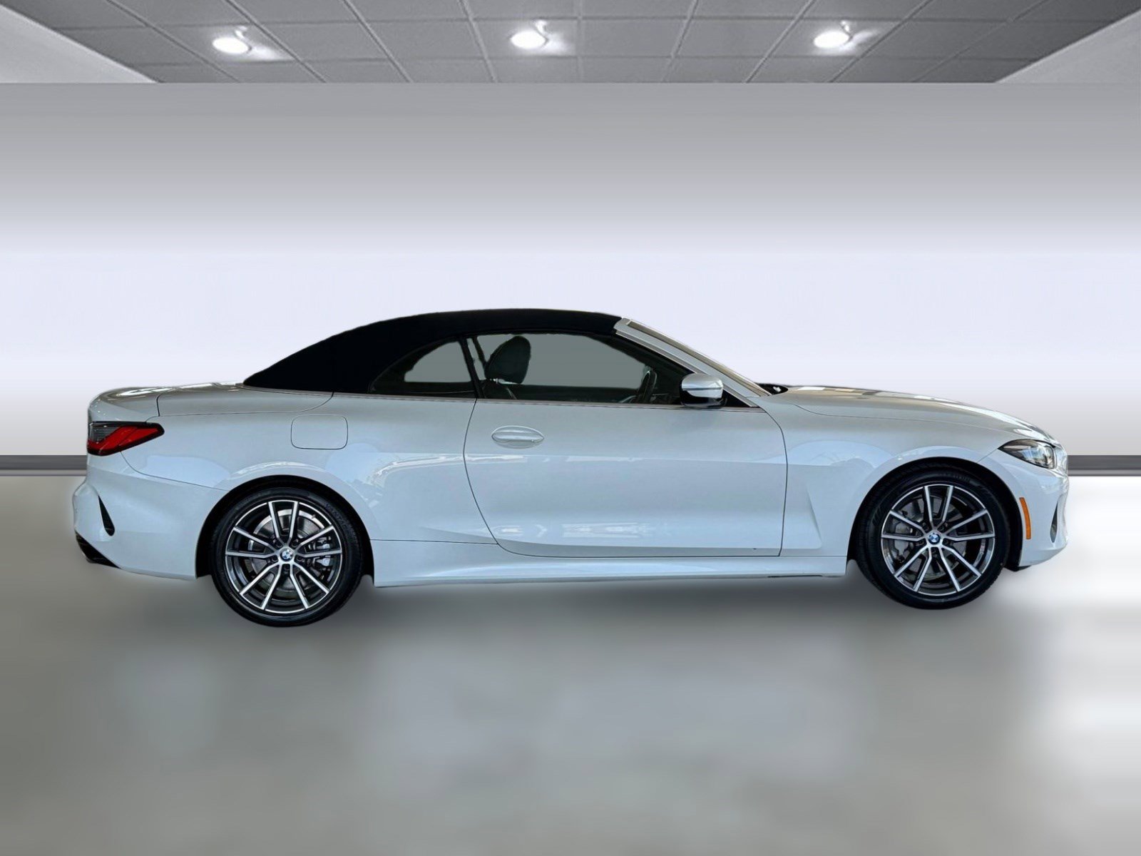 Used 2025 BMW 430i Convertible w/ Premium Package RWD image 8