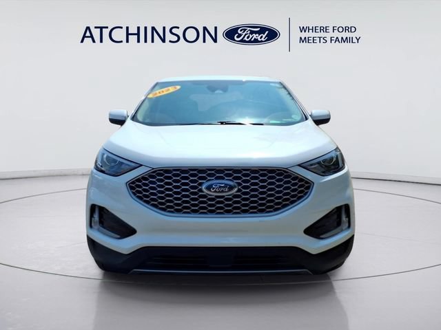 Certified 2023 Ford Edge SEL w/ Convenience Package AWD/4WD image 2
