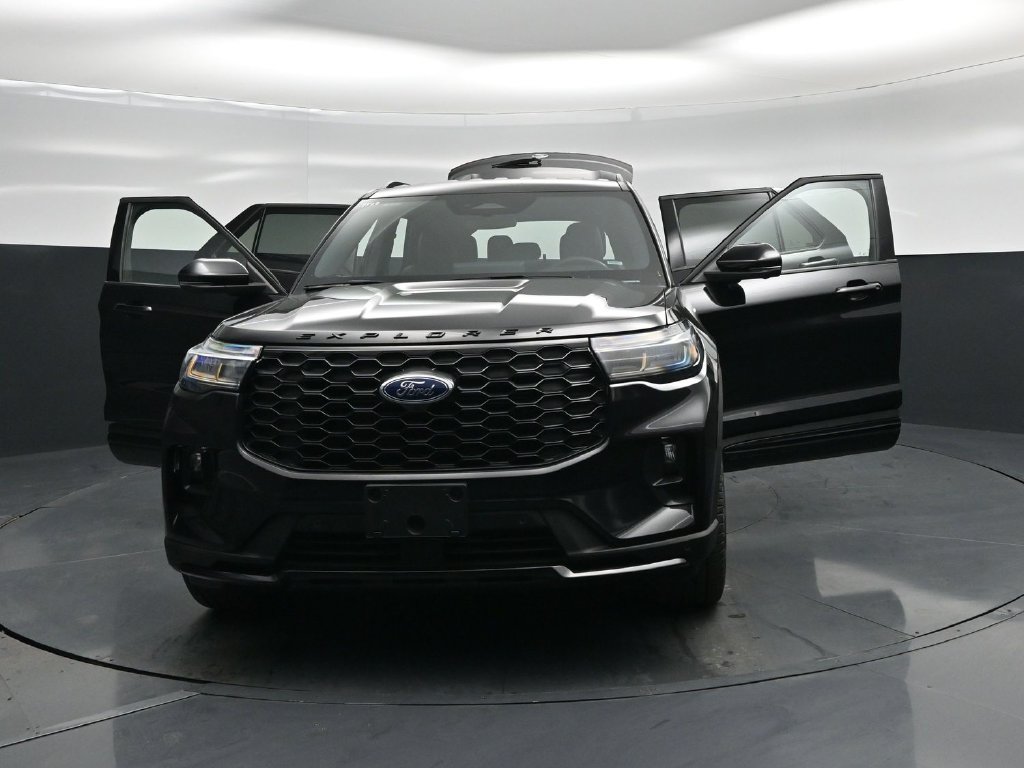 Certified 2026 Ford Explorer ST-Line w/ ST-Line Street Pack AWD/4WD image 30