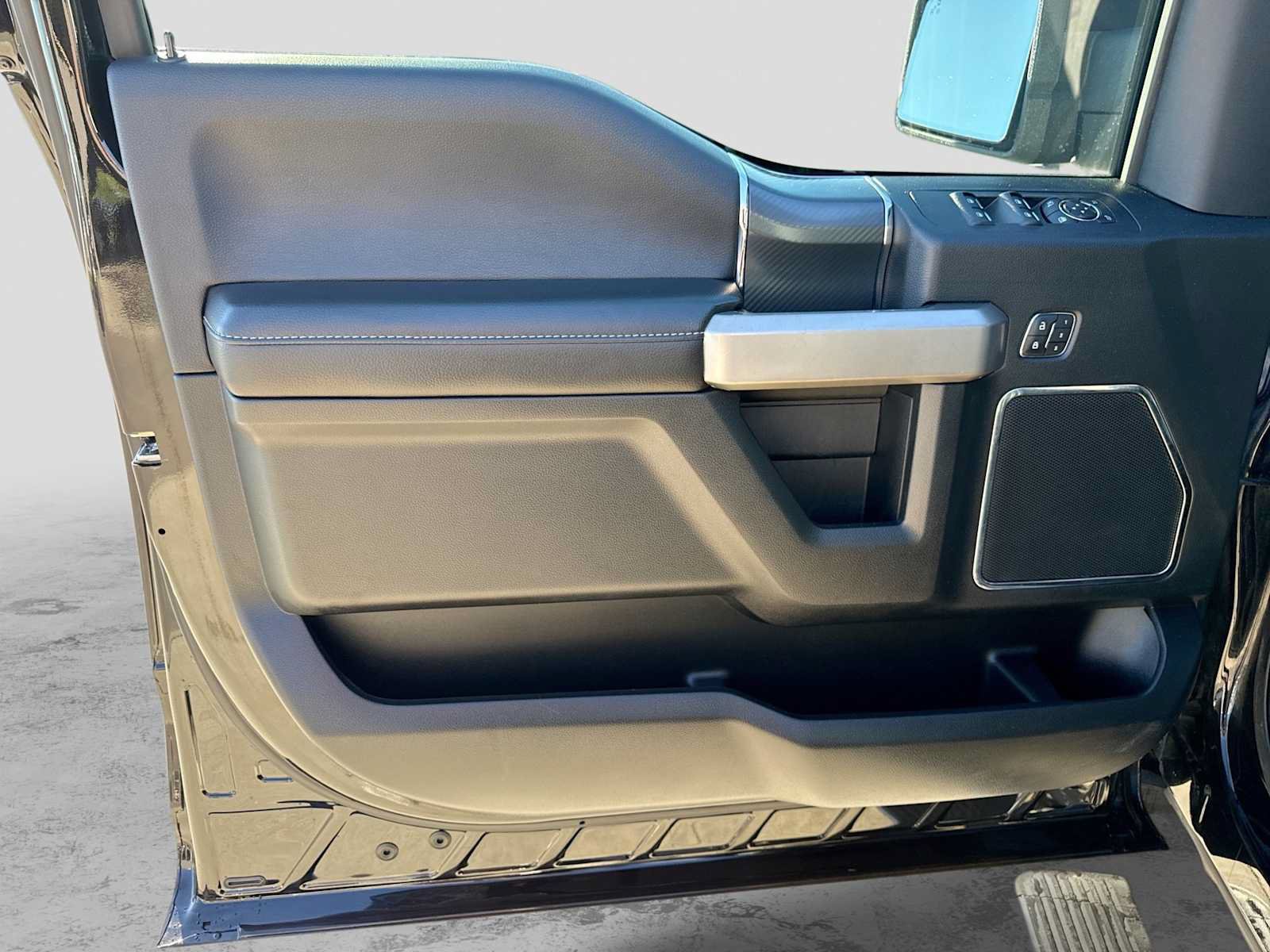 Certified 2019 Ford F150 Lariat w/ Equipment Group 502A Luxury AWD/4WD image 29