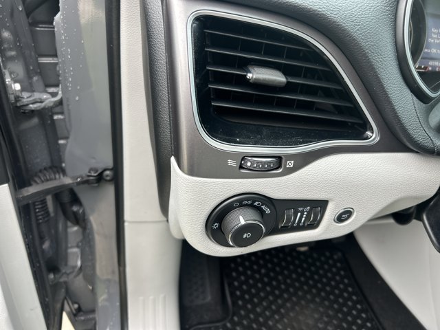 Used 2021 Jeep Cherokee Limited w/ Elite Package FWD image 19