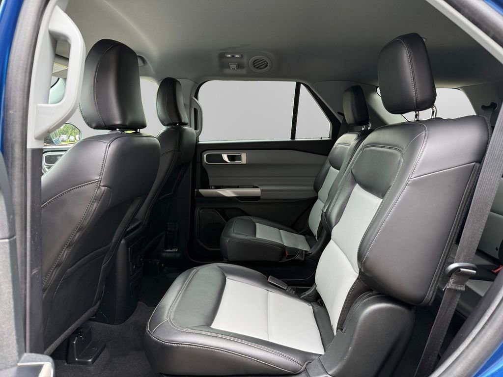 Certified 2022 Ford Explorer XLT w/ Equipment Group 202A image 14