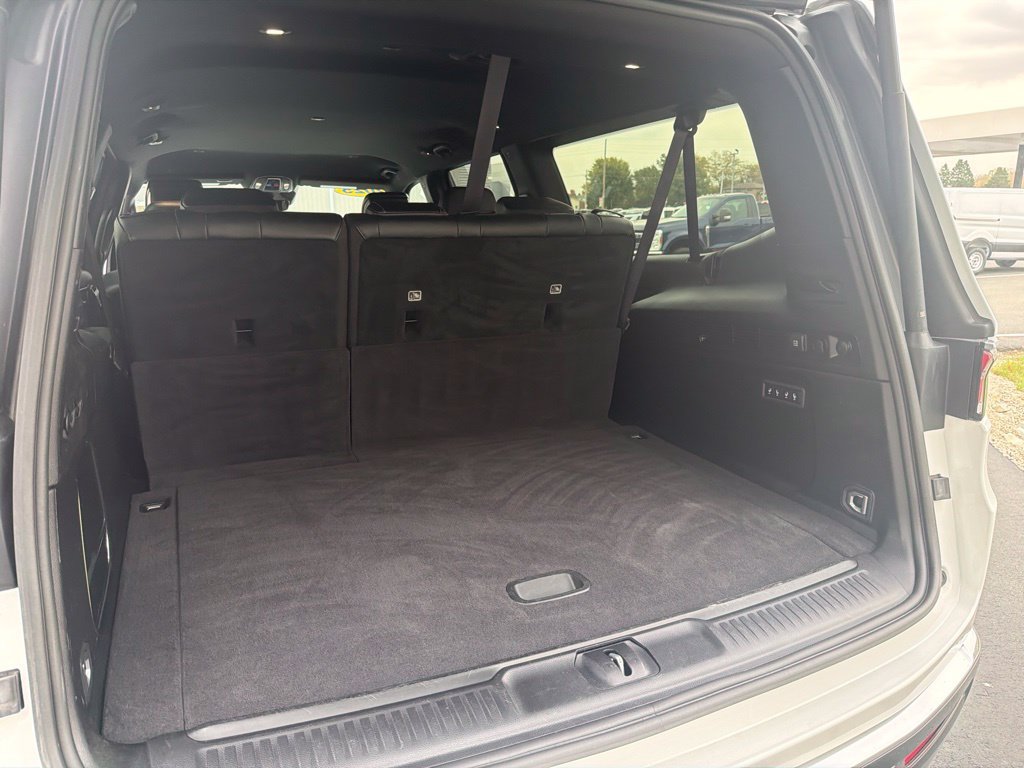 Used 2025 Jeep Wagoneer L Series II w/ 8-pass Seating Package AWD/4WD image 16