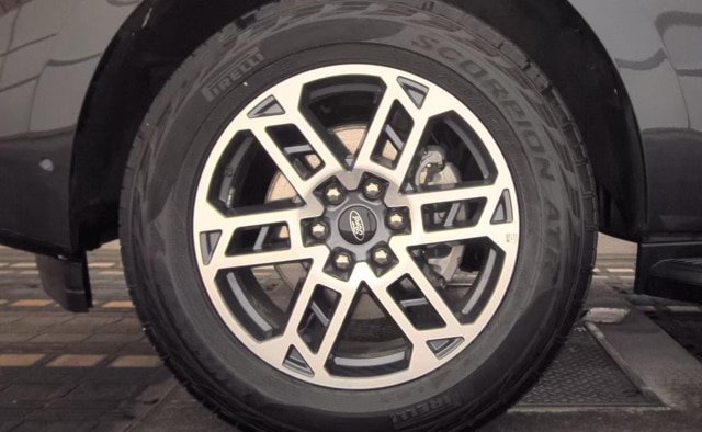 Certified 2025 Ford Expedition Active AWD/4WD image 9