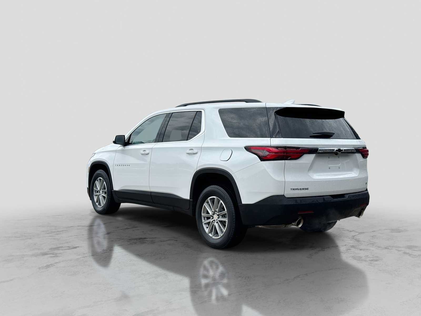 Used 2023 Chevrolet Traverse LT FWD image 4