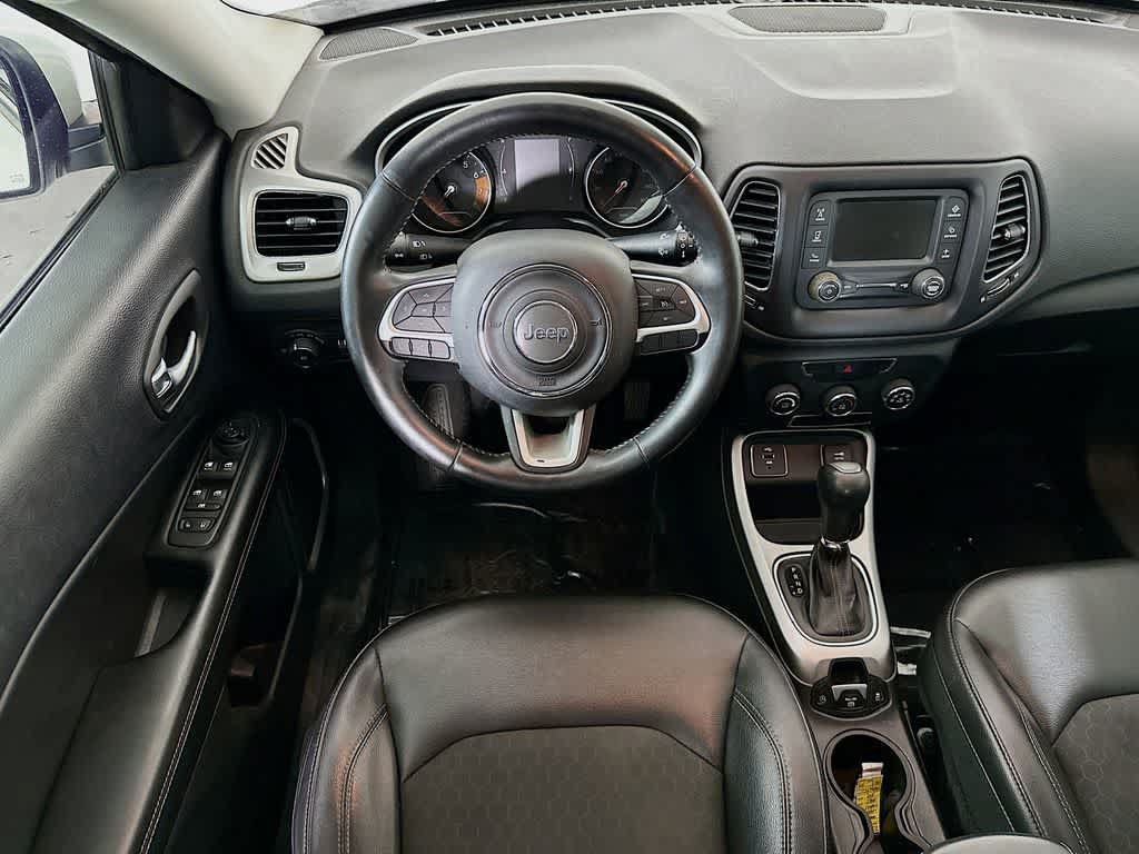 Used 2018 Jeep Compass Latitude FWD image 9