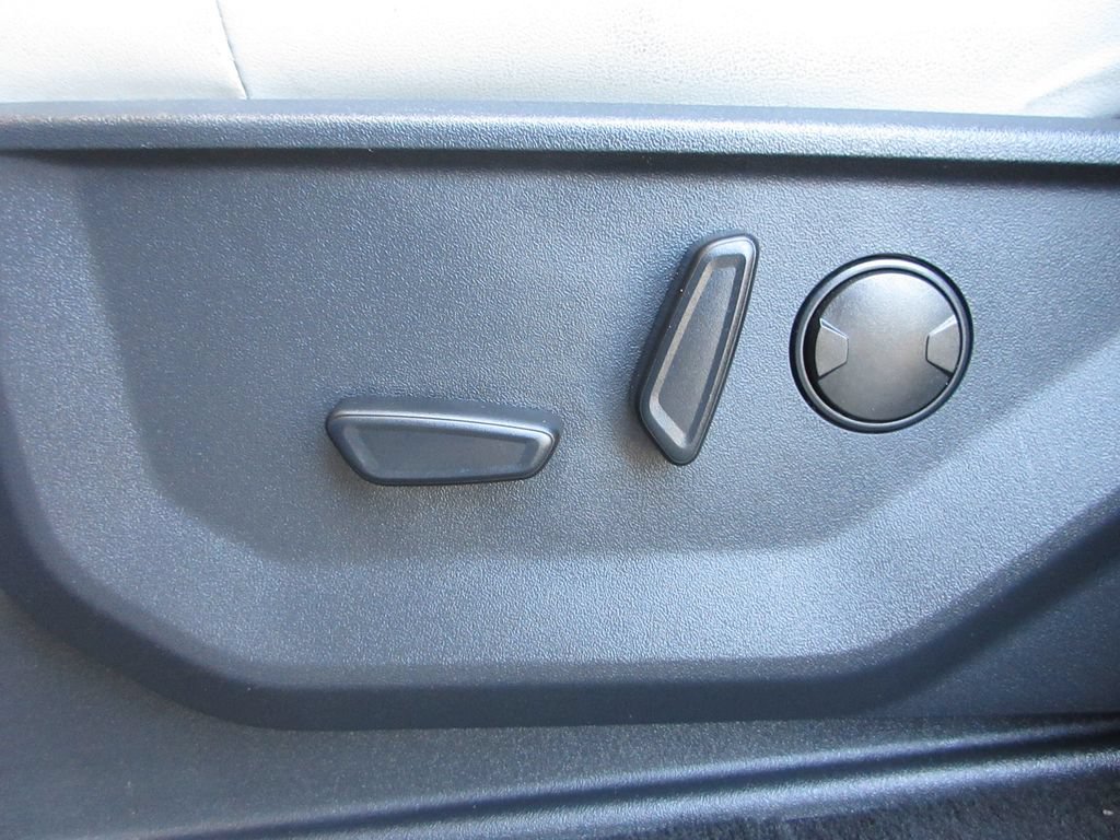 Certified 2025 Ford Expedition Max Platinum w/ Driver's Package AWD/4WD image 12