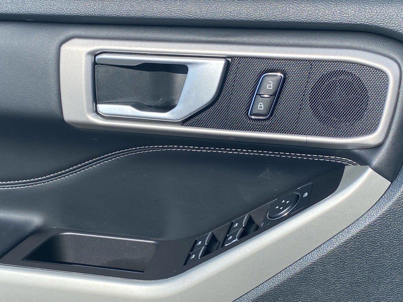 Certified 2023 Ford Explorer XLT w/ Equipment Group 202A image 18