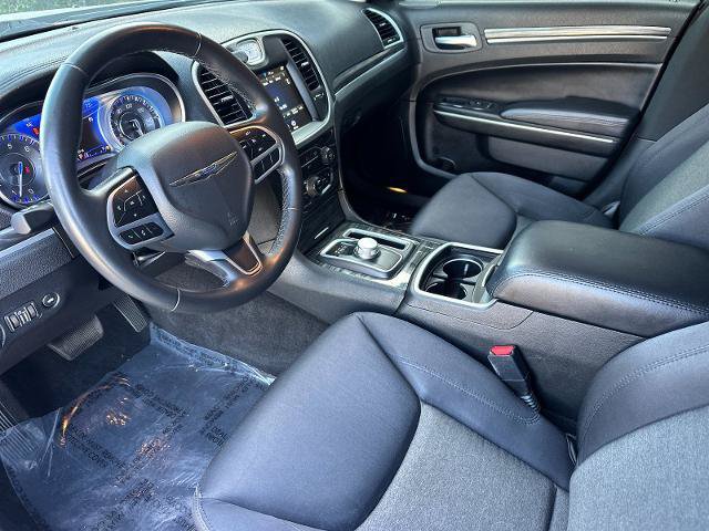 Used 2022 Chrysler 300 Touring w/ Sport Appearance Package RWD image 9