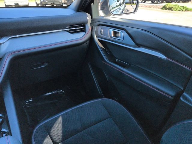 Certified 2025 Ford Explorer ST image 17