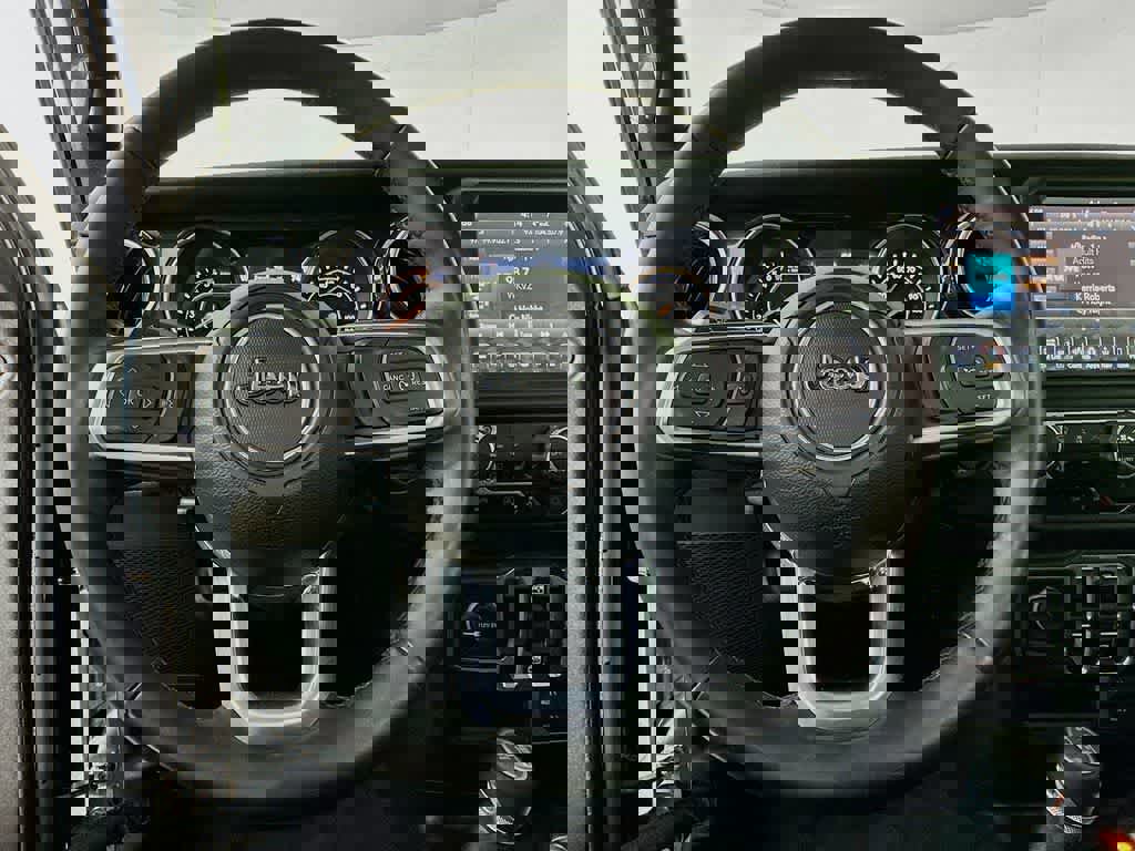 Used 2020 Jeep Wrangler Unlimited Sahara image 19