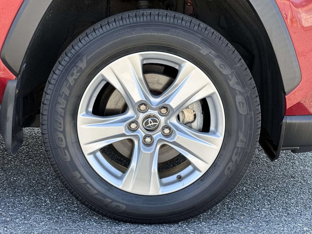 Used 2020 Toyota RAV4 XLE w/ Convenience Package AWD/4WD image 7