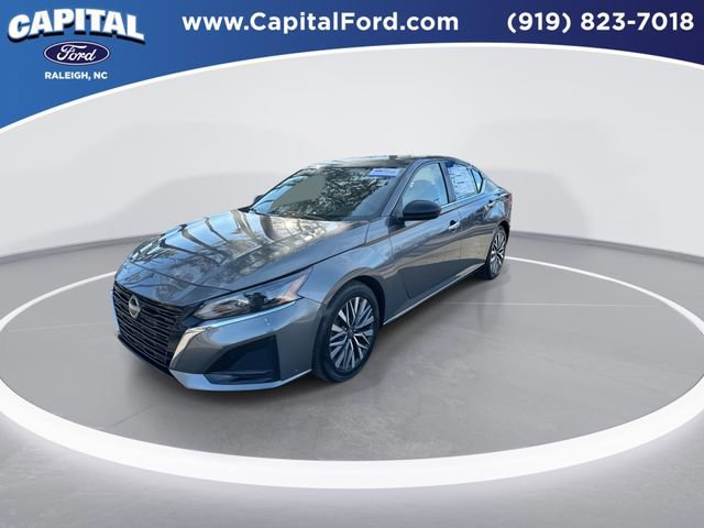 Used 2024 Nissan Altima 2.5 SV image 2