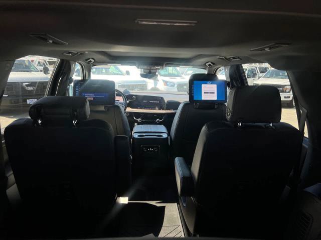 Used 2025 Chevrolet Suburban High Country AWD/4WD image 21