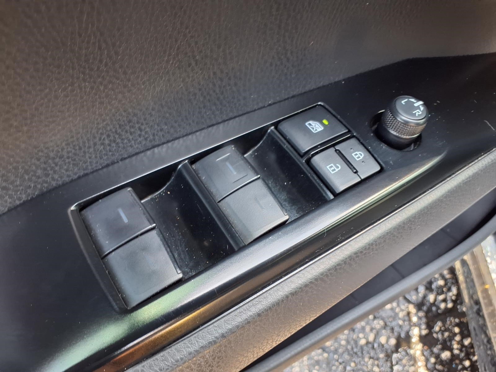 Used 2025 Toyota Camry SE FWD image 16