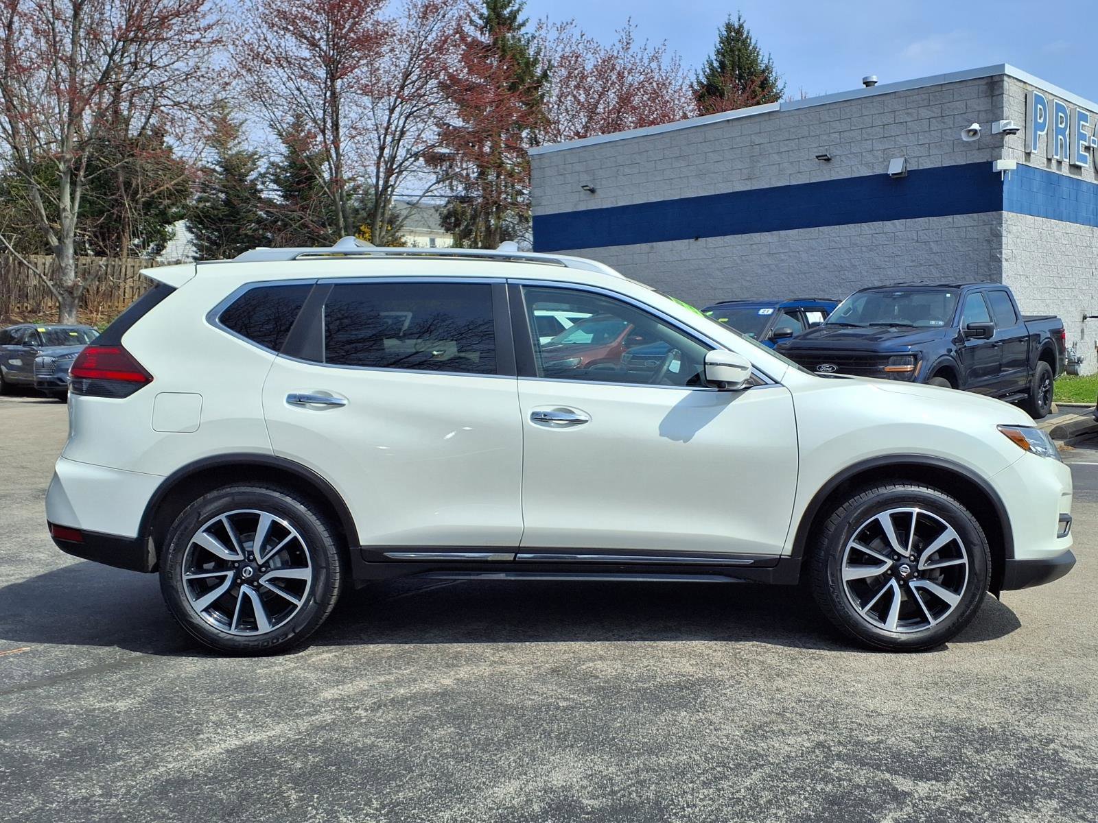 Used 2017 Nissan Rogue SL w/ SL Premium Package AWD/4WD image 2
