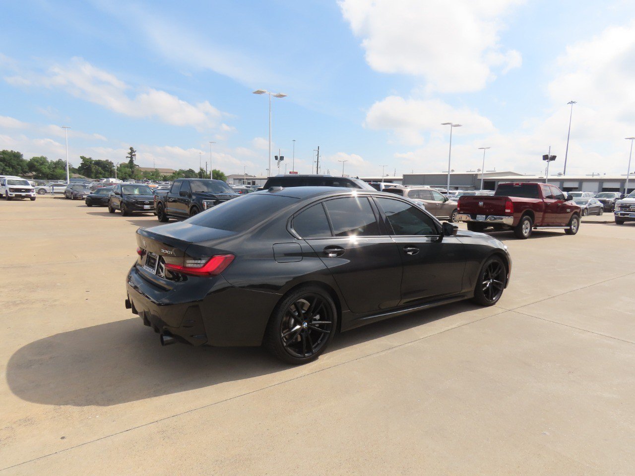 Used 2023 BMW 330i Sedan w/ M Sport Package RWD image 9