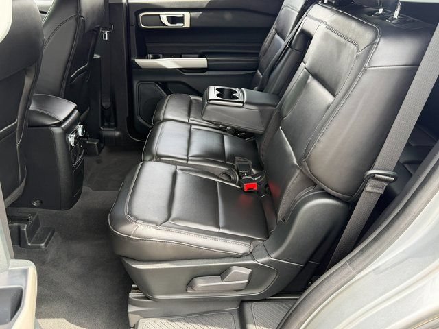 Certified 2022 Ford Explorer XLT w/ Equipment Group 202A AWD/4WD image 7