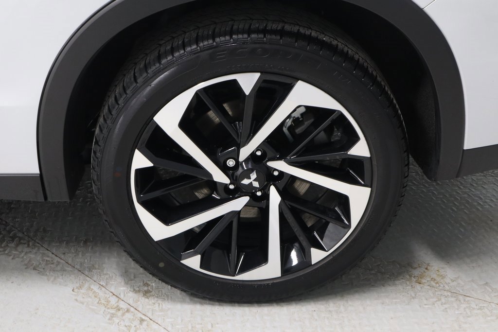Used 2023 Mitsubishi Outlander SE image 19