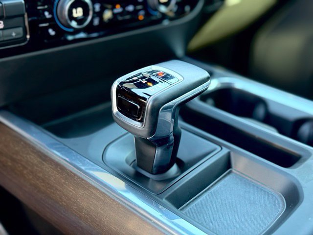 Used 2023 Chevrolet Silverado 1500 High Country w/ Technology Package AWD/4WD image 27