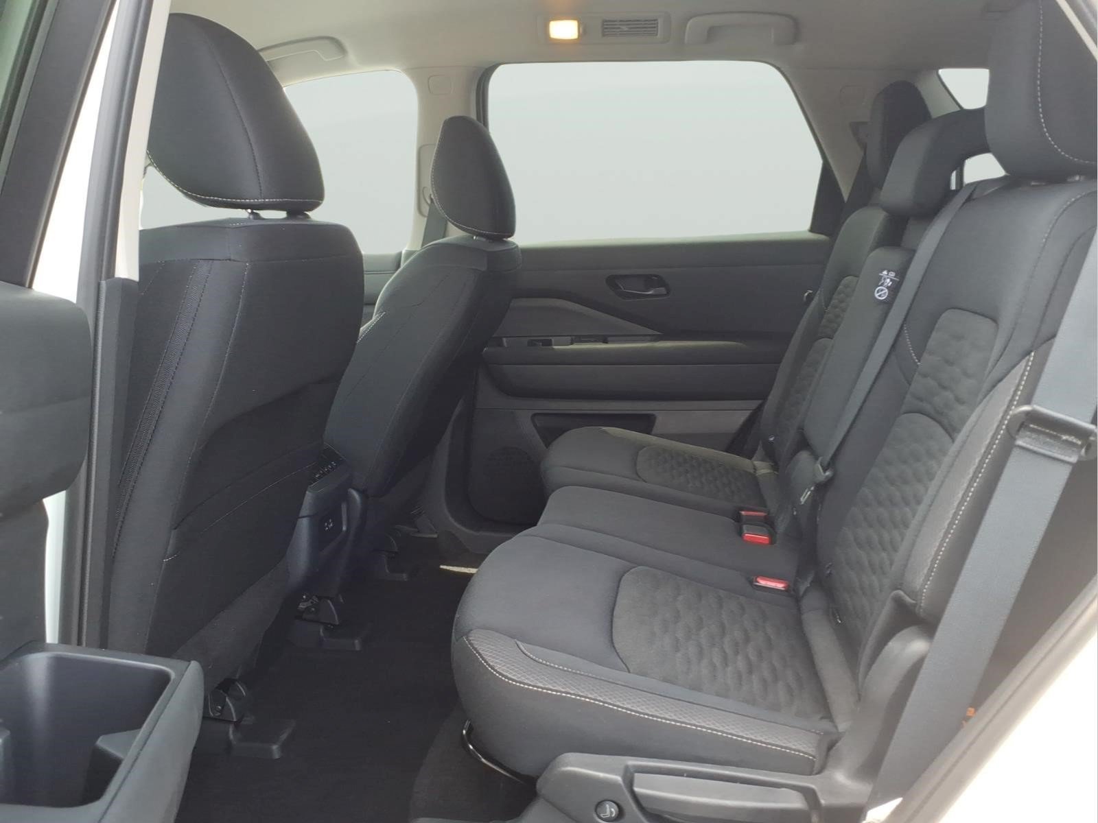 Used 2025 Nissan Pathfinder SV AWD/4WD image 14
