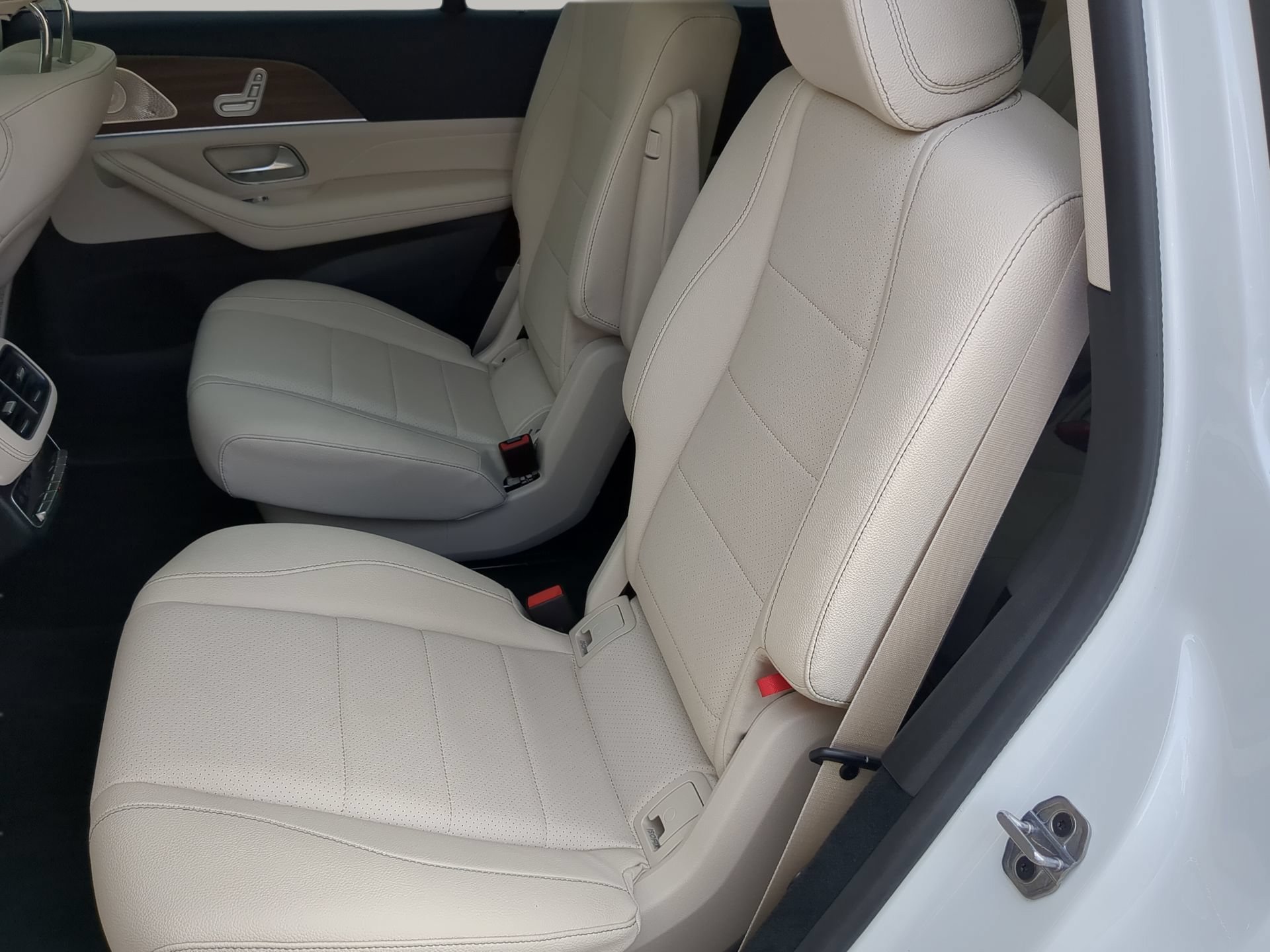 Used 2026 Mercedes-Benz GLS 450 4MATIC image 54