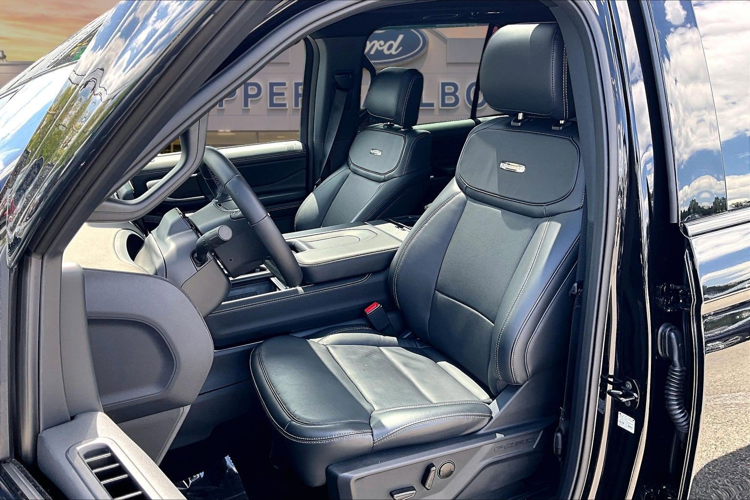 Certified 2025 Ford Expedition Platinum w/ Stealth Performance Package AWD/4WD image 25