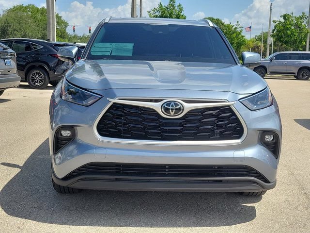 Used 2023 Toyota Highlander XLE FWD image 2