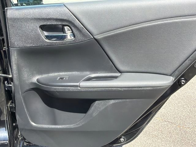 Used 2017 Honda Accord EX-L image 18