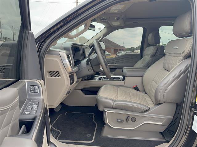 Certified 2025 Ford F250 Platinum w/ Platinum Plus Package AWD/4WD image 6