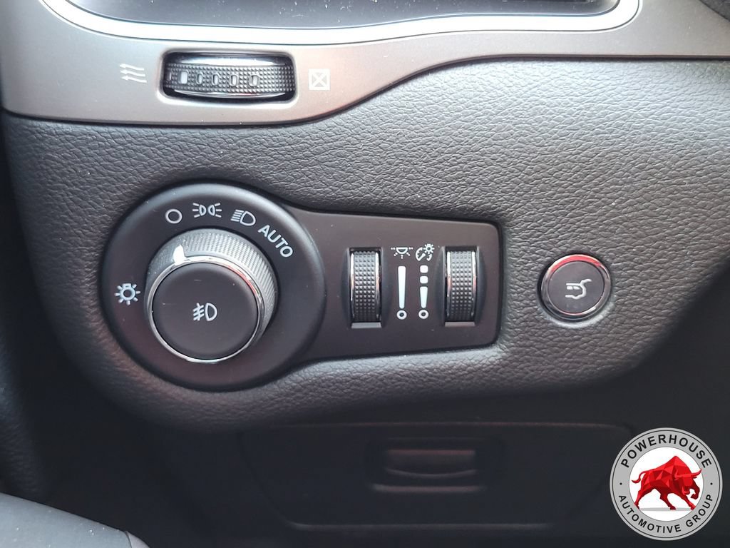 Used 2022 Jeep Cherokee Latitude Lux w/ Sun & Sound Group FWD image 29