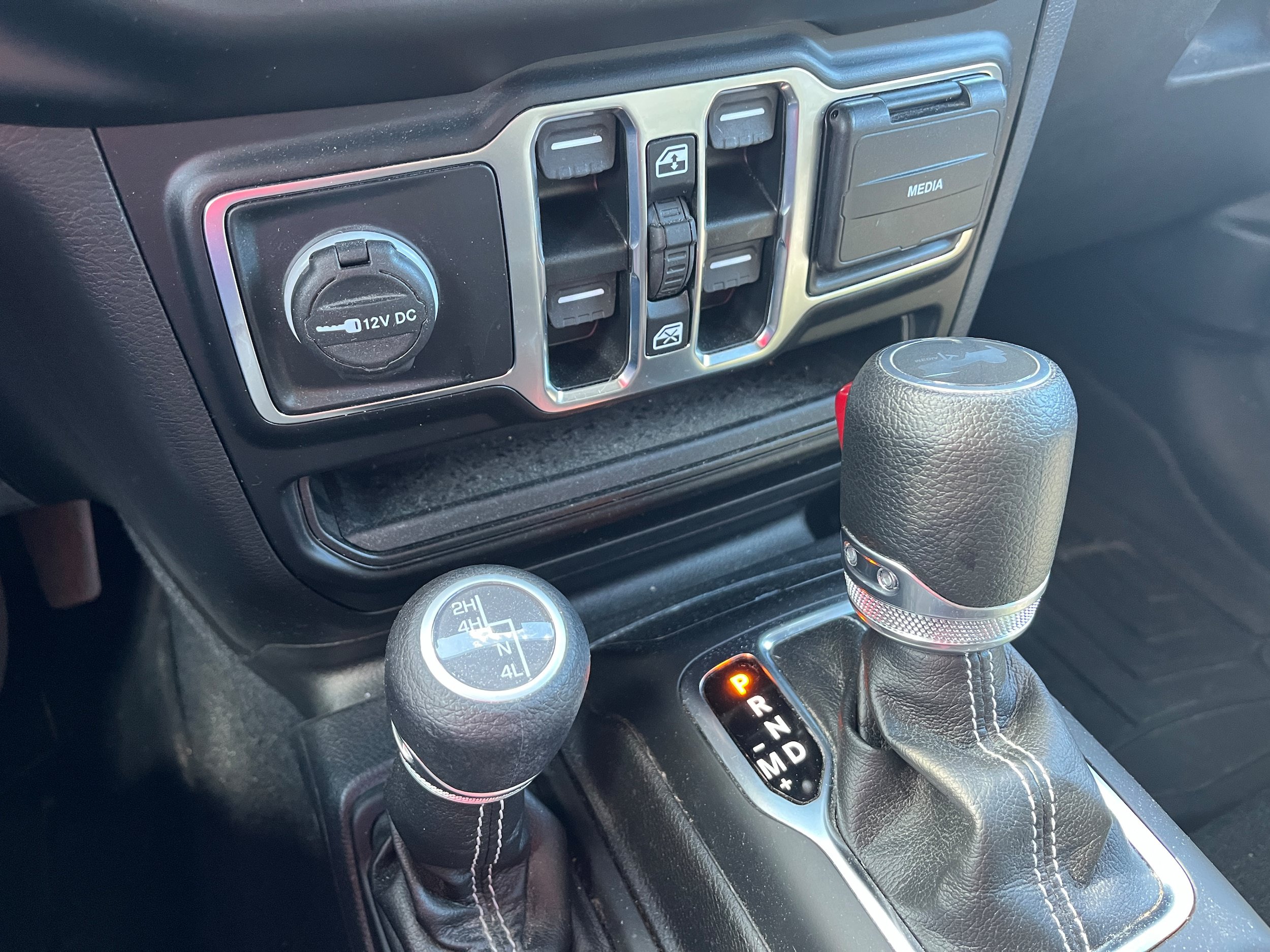 Used 2022 Jeep Wrangler Unlimited Sahara w/ Cold Weather Group AWD/4WD image 15