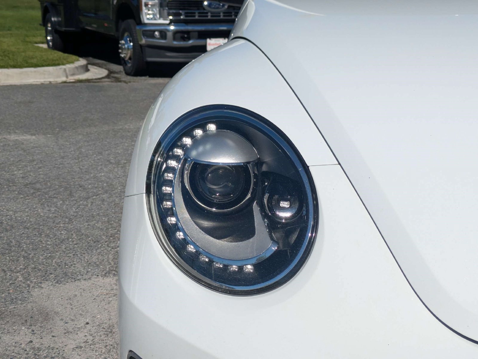 Used 2019 Volkswagen Beetle 2.0T SE w/ SE Premium Package FWD image 11