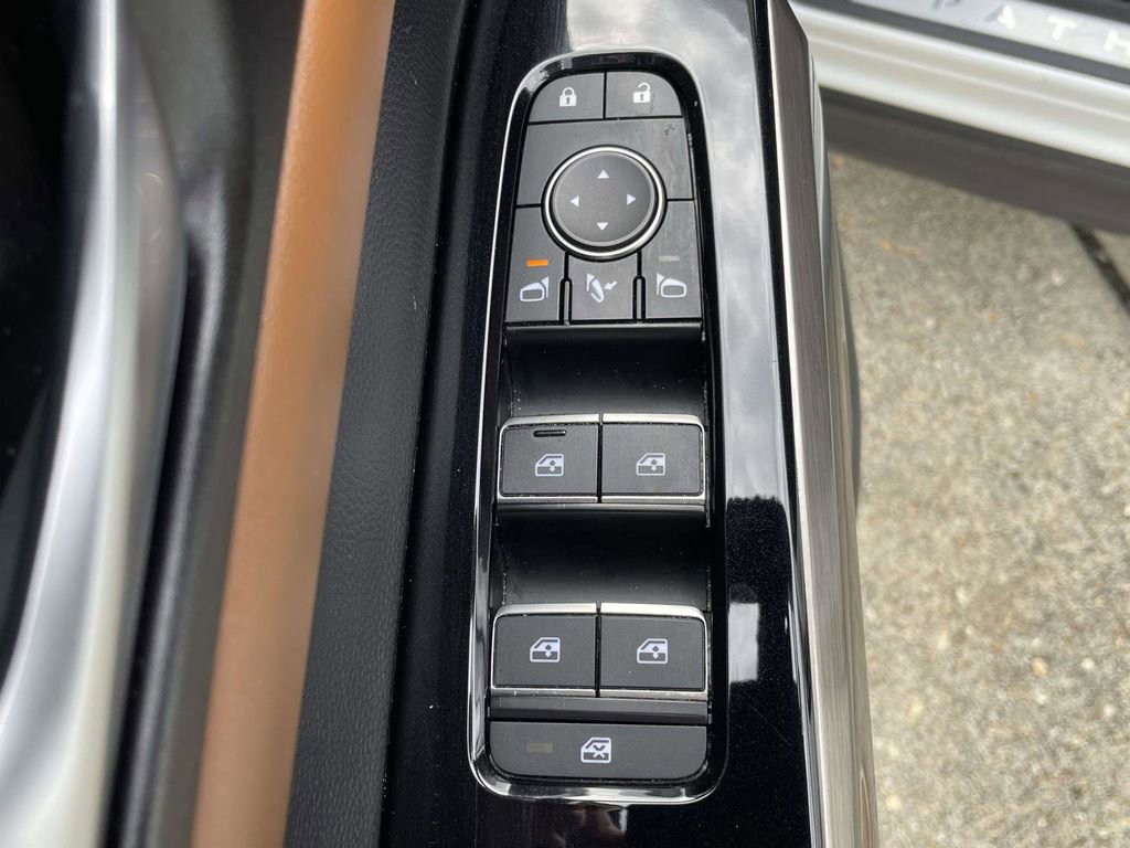 Used 2024 Nissan Pathfinder Platinum w/ Cargo Package AWD/4WD image 16