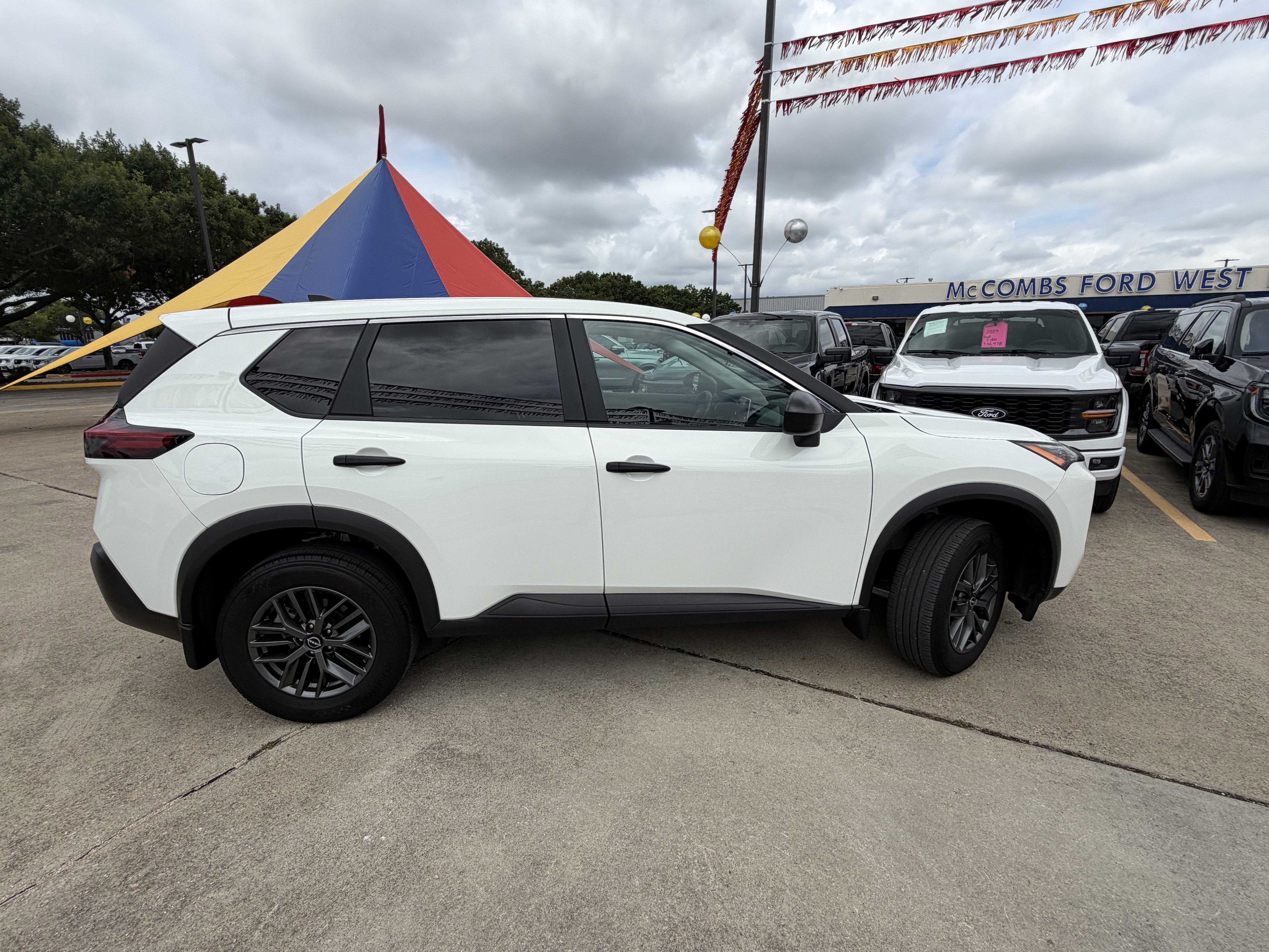 Used 2023 Nissan Rogue S FWD image 4