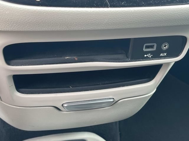 Used 2020 Chrysler Pacifica Touring-L FWD image 35
