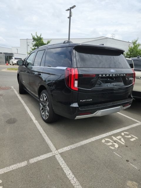 Certified 2025 Ford Expedition Platinum w/ Platinum Ultimate Package AWD/4WD image 4