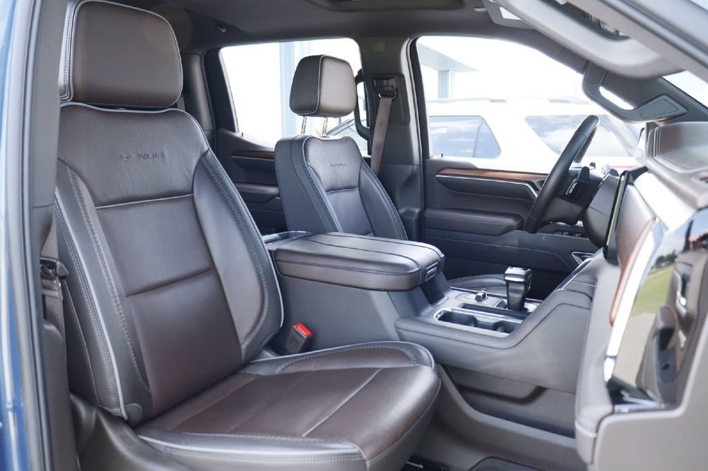 Used 2025 GMC Sierra 1500 Denali AWD/4WD image 17