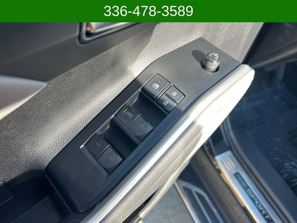 Used 2022 Toyota Highlander XLE FWD image 11