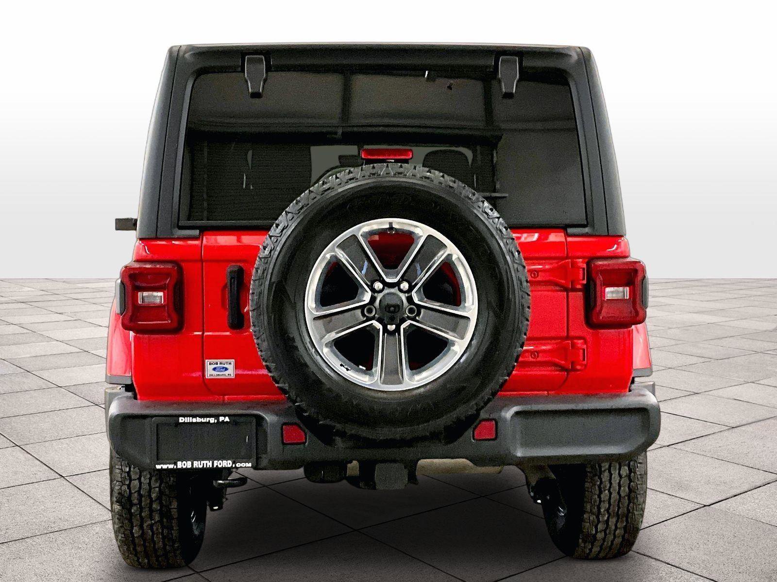 Used 2022 Jeep Wrangler Unlimited Sahara w/ LED Lighting Group AWD/4WD image 4