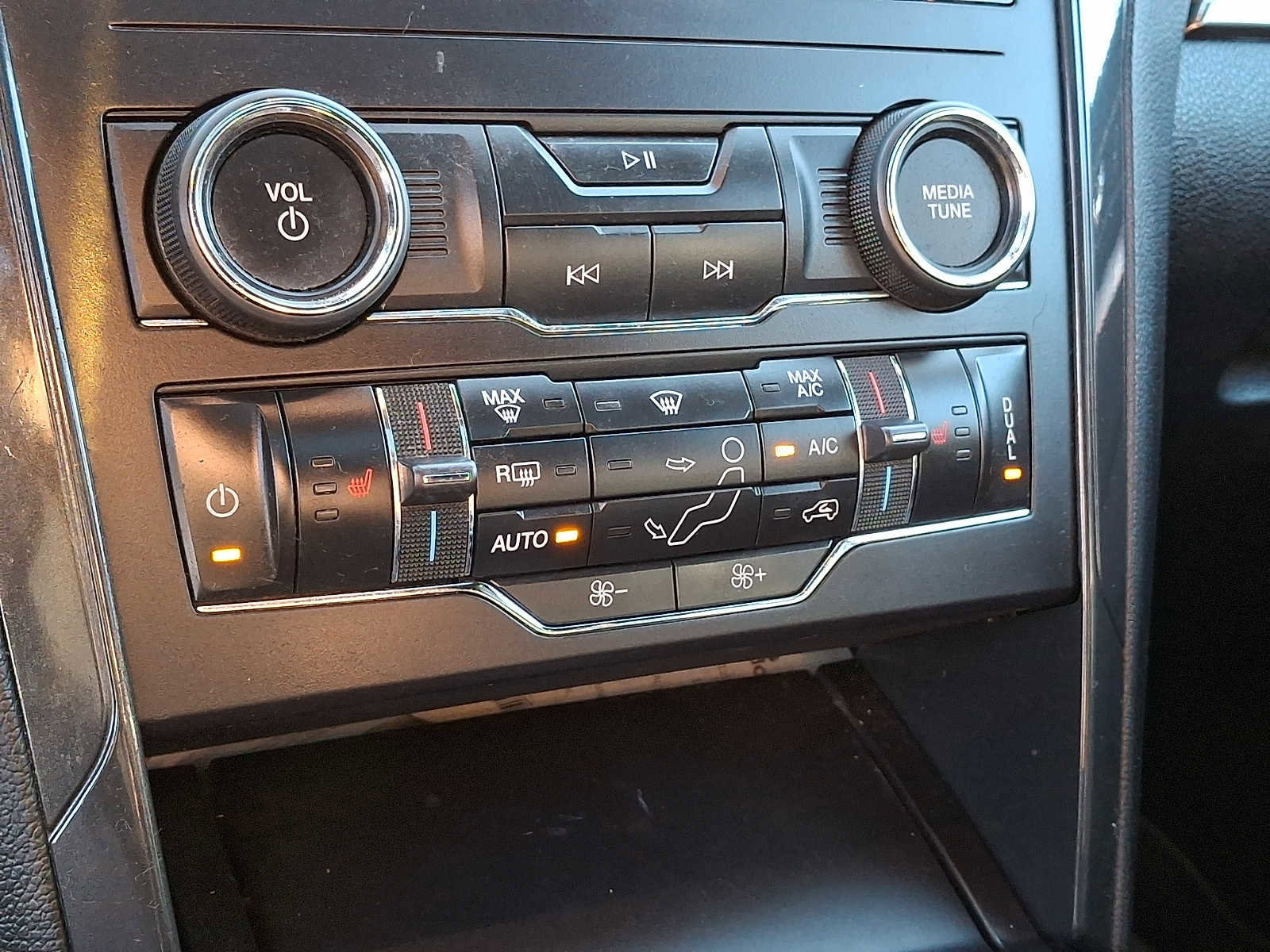 Certified 2019 Ford Explorer XLT w/ Equipment Group 202A image 17