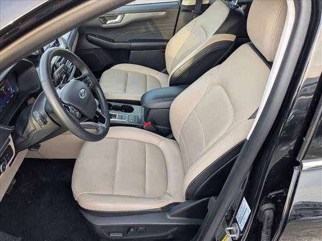 Certified 2022 Ford Escape Titanium w/ Class II Trailer Tow Package image 21