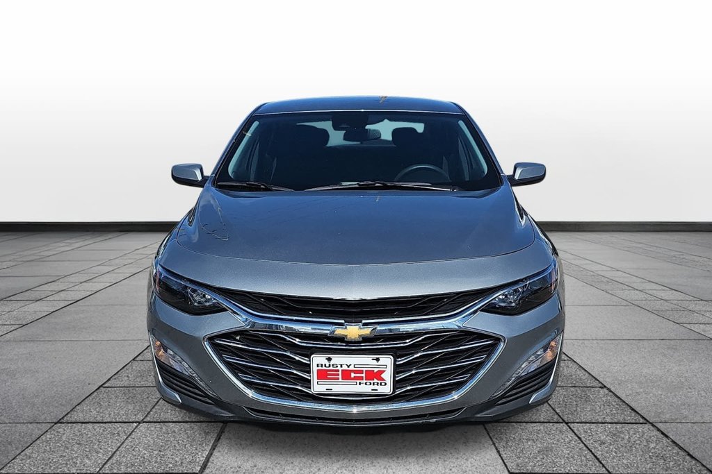 Used 2025 Chevrolet Malibu LT FWD image 2