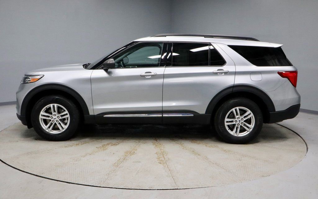 Certified 2022 Ford Explorer XLT w/ Equipment Group 202A image 2