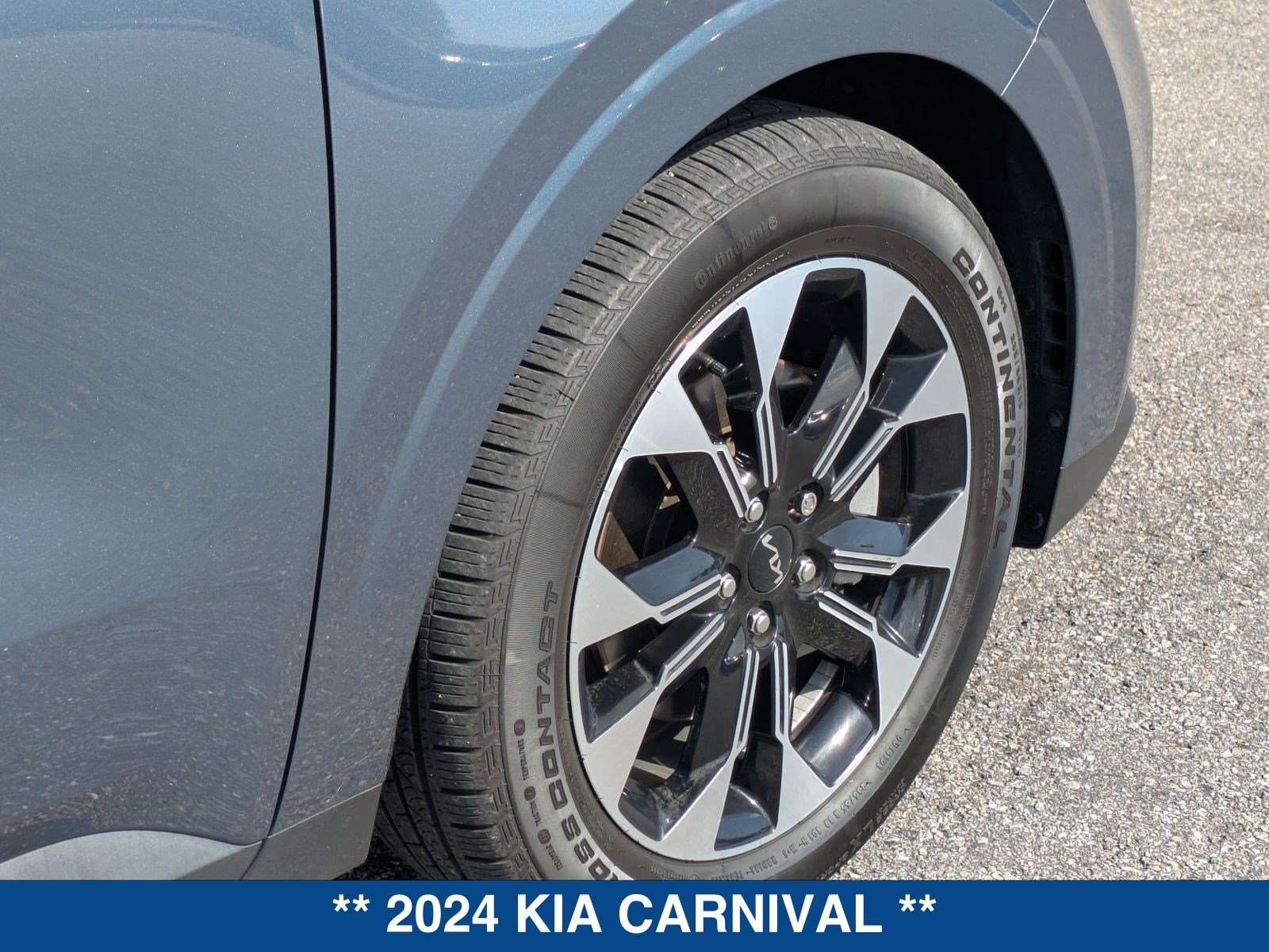 Used 2024 Kia Carnival EX FWD image 13