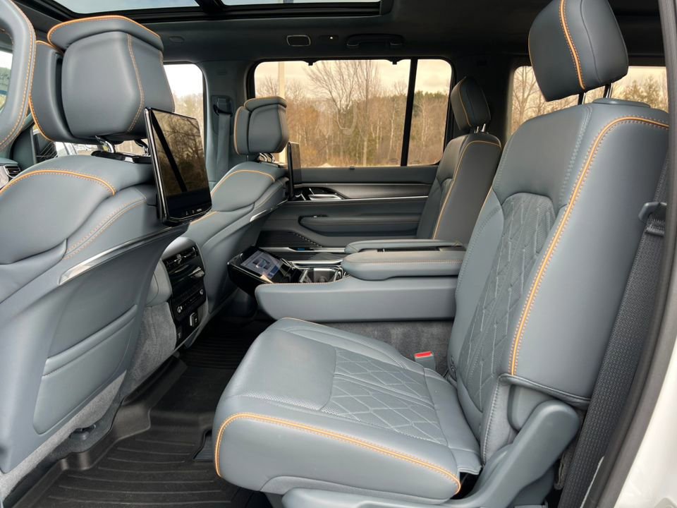 Used 2023 Jeep Grand Wagoneer Series III w/ Rear Seat Video Group 1 image 10