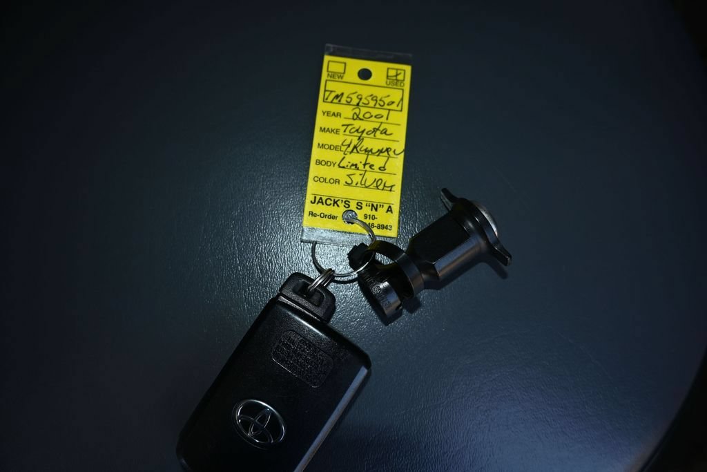Used 2021 Toyota 4Runner Limited AWD/4WD image 39